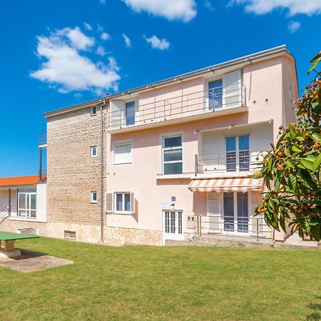Awesome Apartment In Sveti Filip I Jakov W/ 1 Bedrooms Extérieur photo