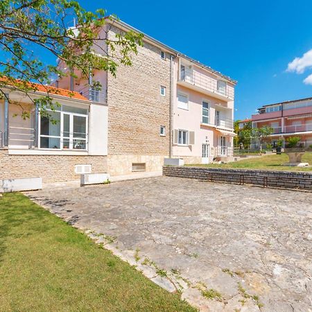 Awesome Apartment In Sveti Filip I Jakov W/ 1 Bedrooms Extérieur photo