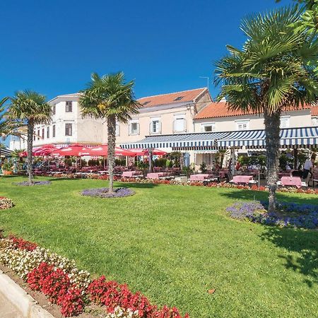 Awesome Apartment In Sveti Filip I Jakov W/ 1 Bedrooms Extérieur photo