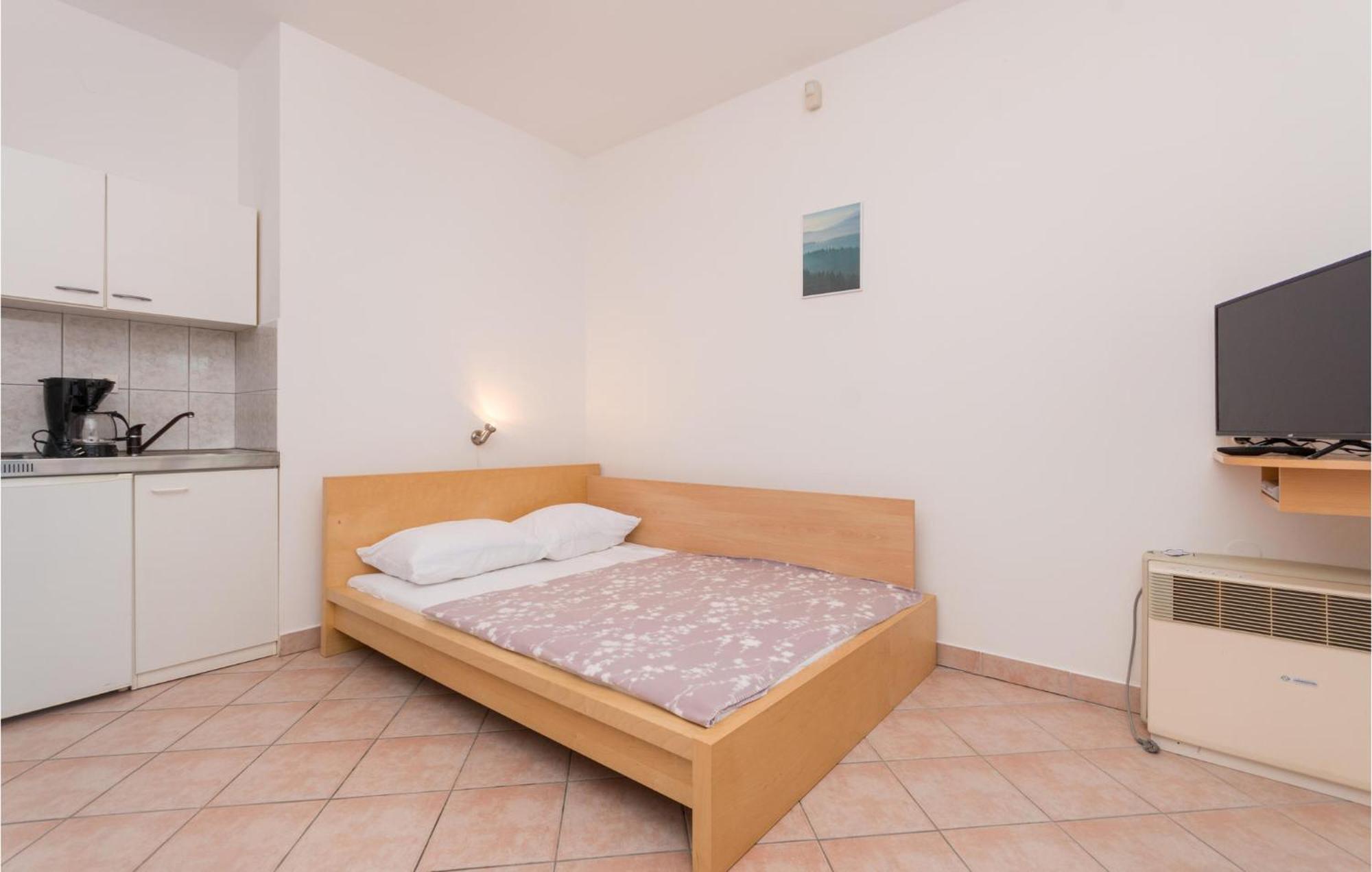 Awesome Apartment In Sveti Filip I Jakov W/ 1 Bedrooms Extérieur photo