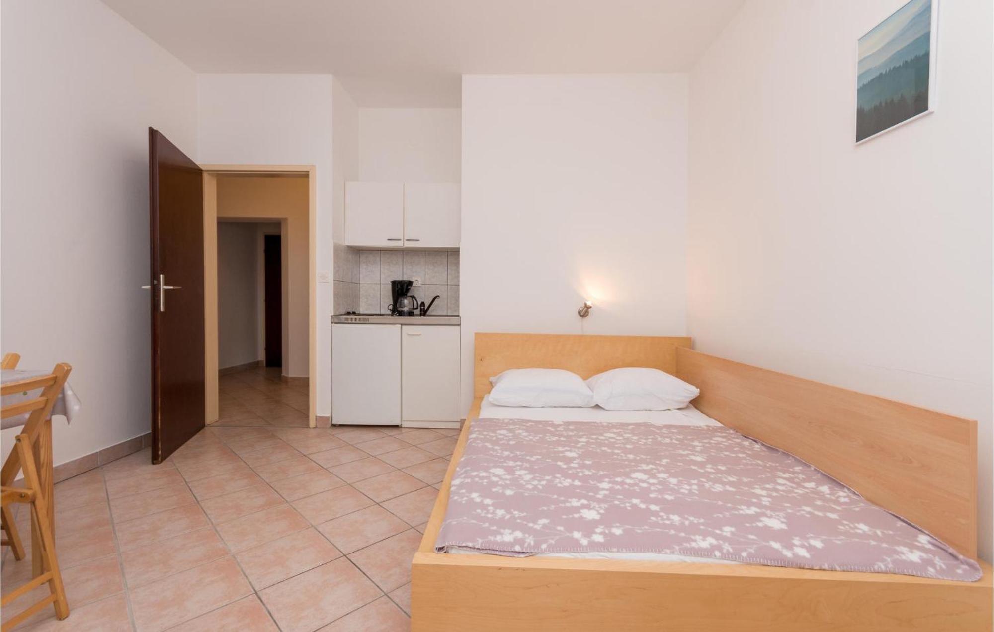 Awesome Apartment In Sveti Filip I Jakov W/ 1 Bedrooms Extérieur photo
