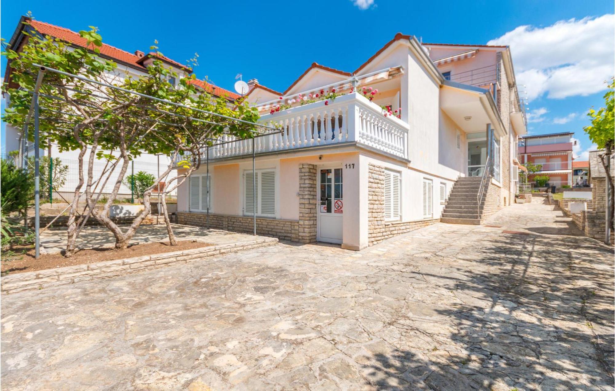 Awesome Apartment In Sveti Filip I Jakov W/ 1 Bedrooms Extérieur photo