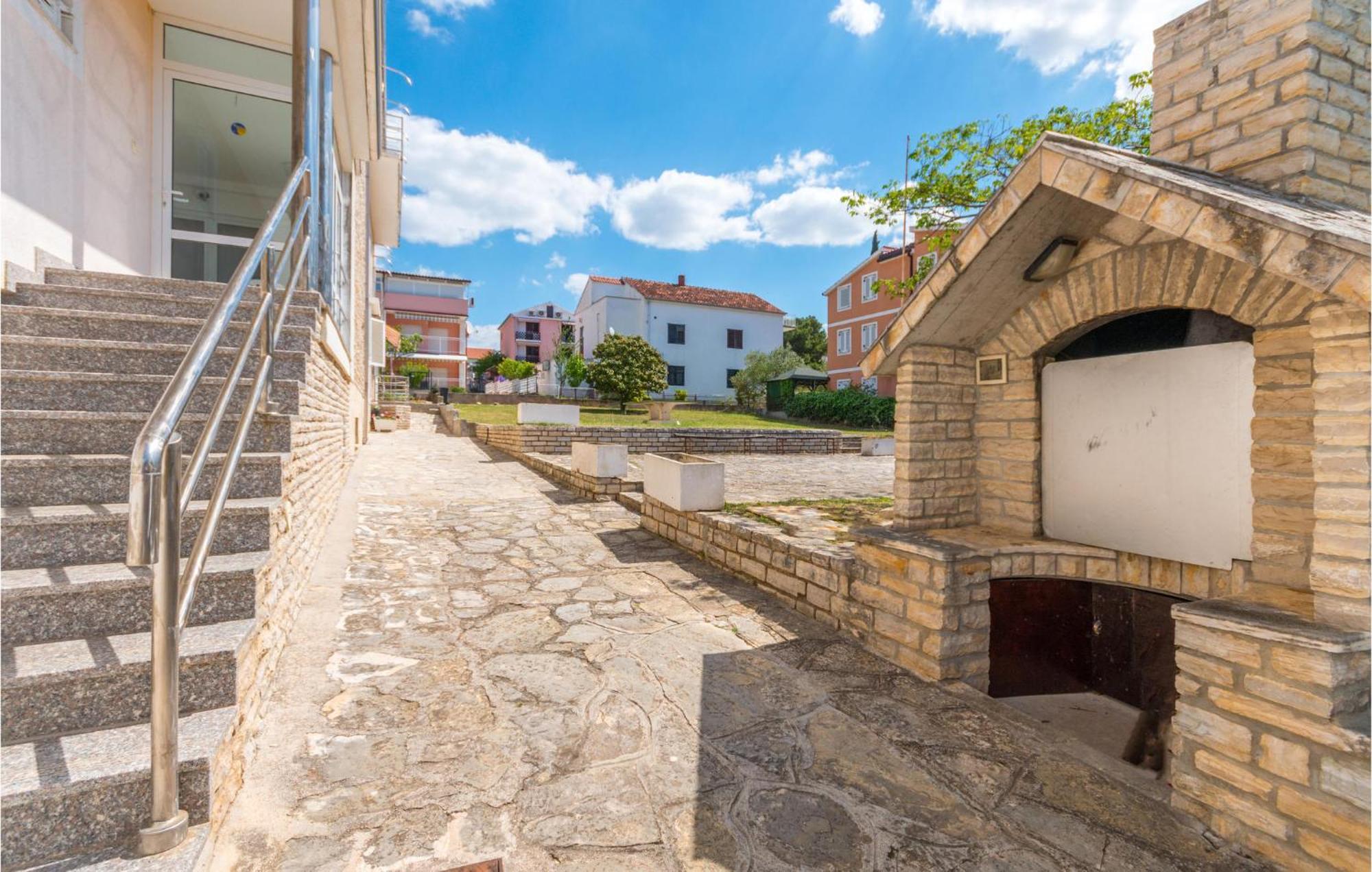 Awesome Apartment In Sveti Filip I Jakov W/ 1 Bedrooms Extérieur photo
