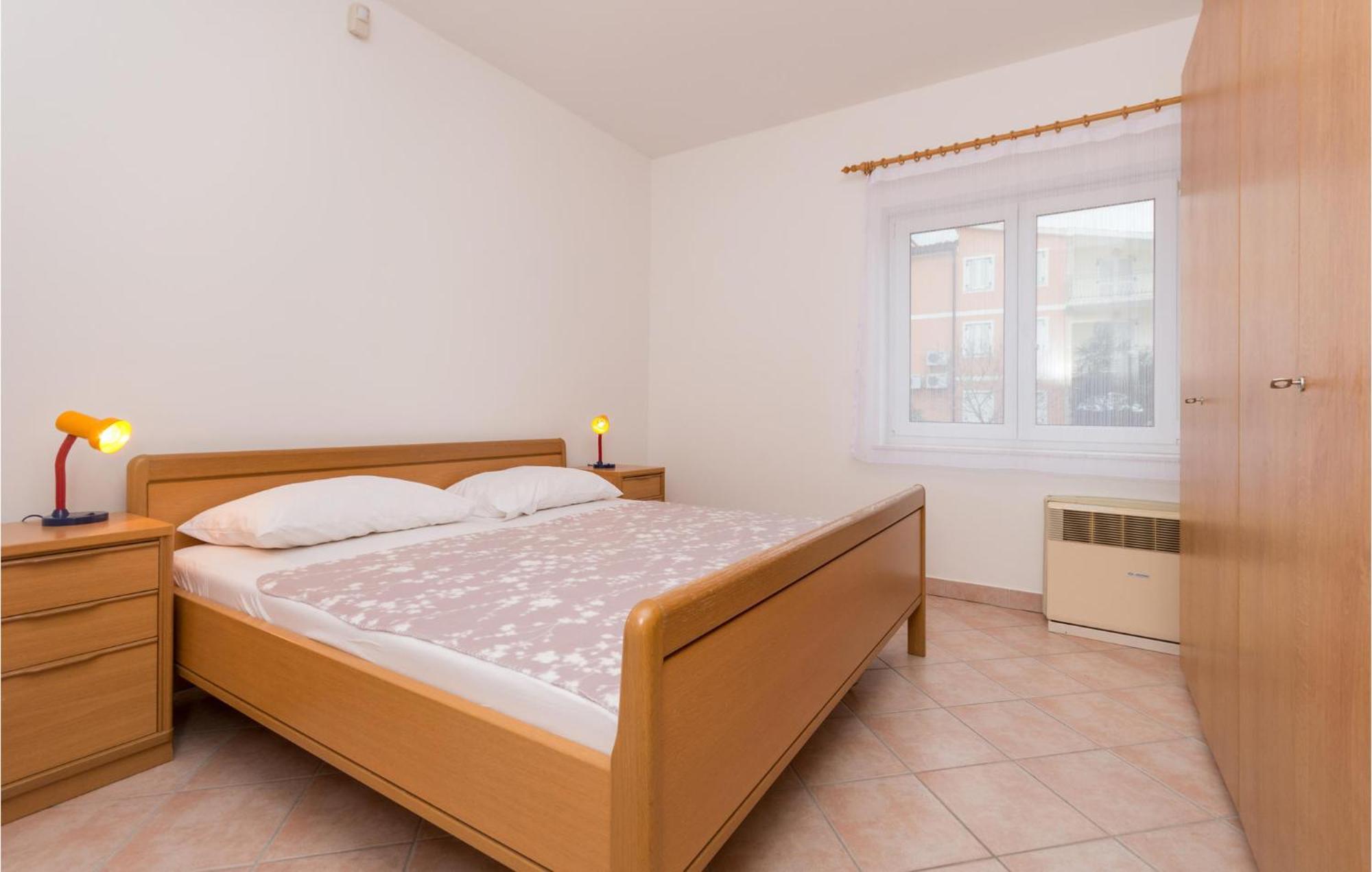 Awesome Apartment In Sveti Filip I Jakov W/ 1 Bedrooms Extérieur photo